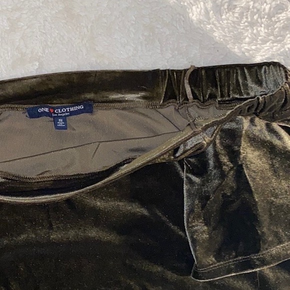 Velvet Off Shoulder Top - Picture 5 of 6